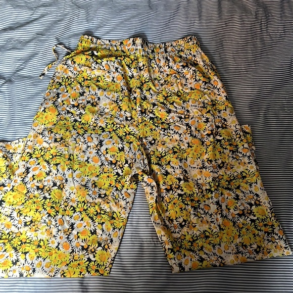 Urban outfitters floral print pants - Picture 4 of 4
